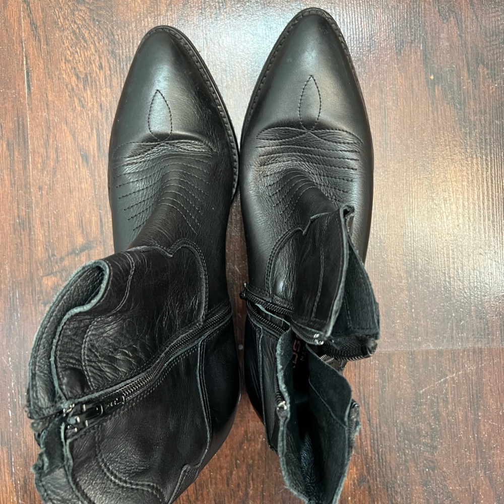 Worn twice, like new, Eu 37, but will be good Eu 38